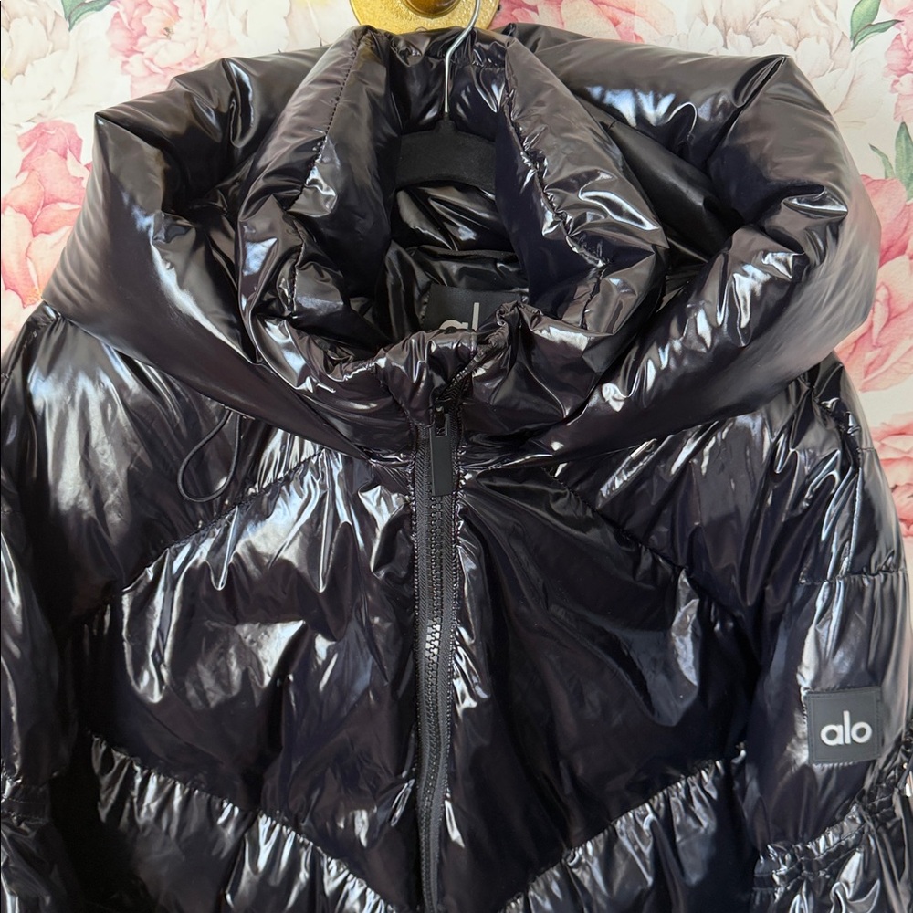 ALO Yoga Glossy Black Puffer Jacket - Picture 10 of 14